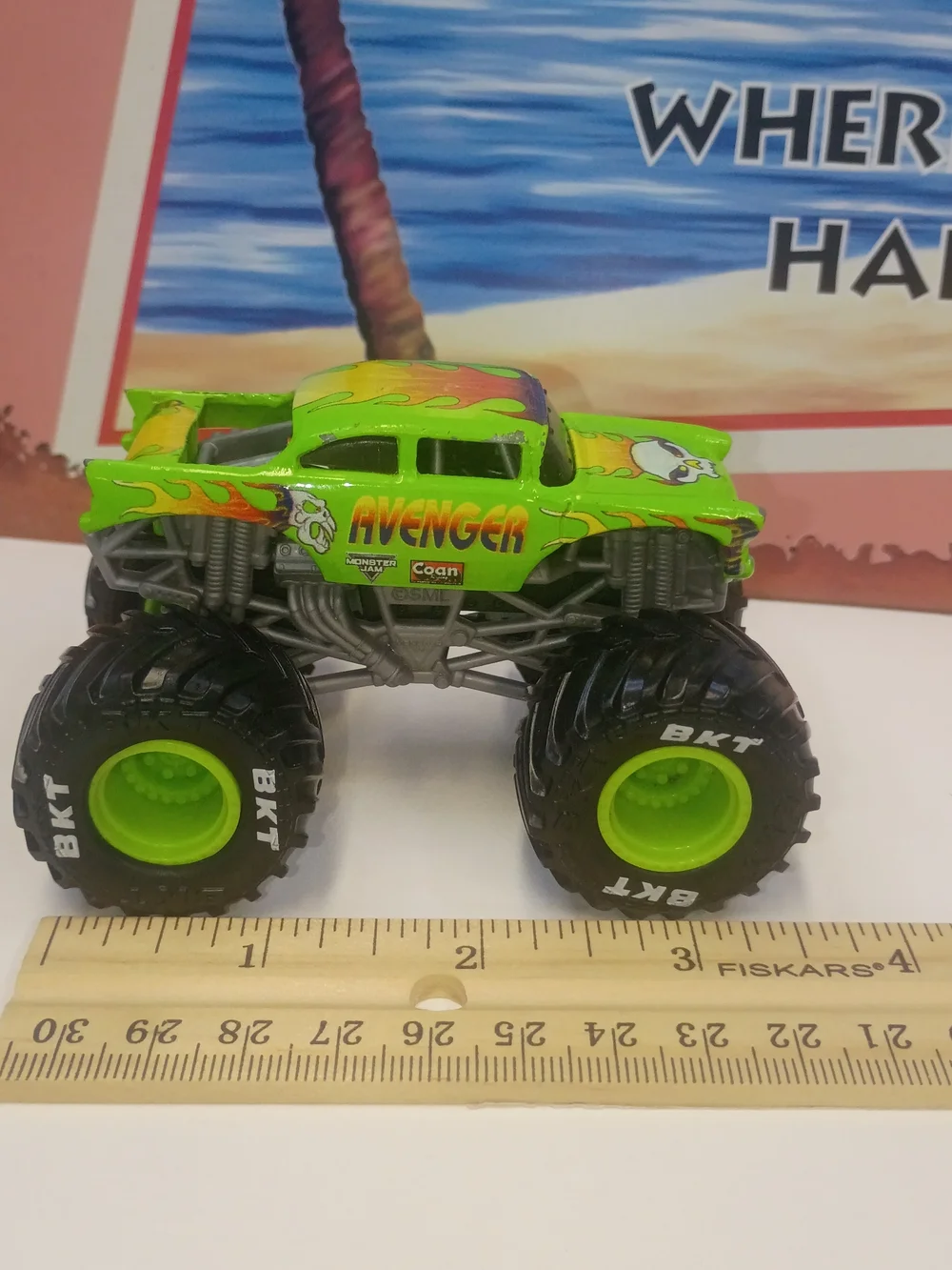 Hot Wheels Monster Jam Spin Master Green Avenger 1:64 Scale